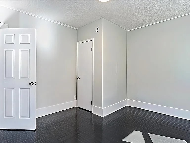 Building Photo - 73 Somerset St