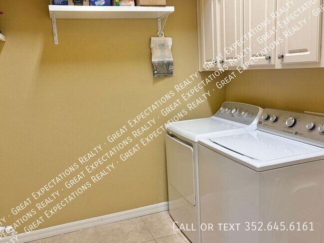 Building Photo - 5303 SW 88 Pl