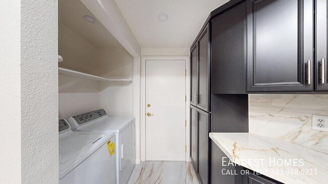 Building Photo - 6628 N Clybourn Ave