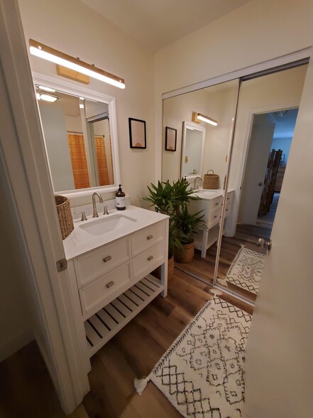 Building Photo - 13724 Ruette Le Parc