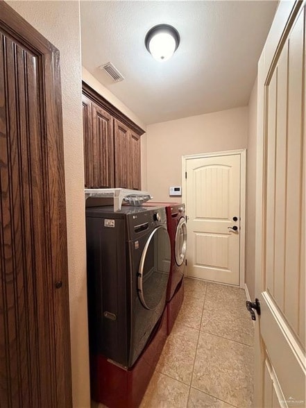 Building Photo - 1501 Granada Cir