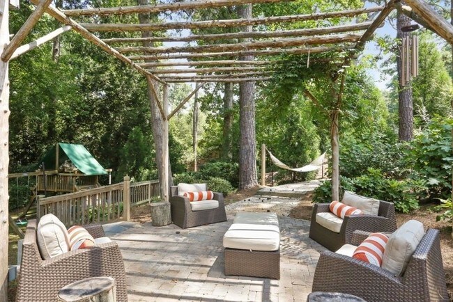 Building Photo - 1079 E Clifton Rd NE