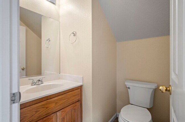 Building Photo - 516 Carrigane Way