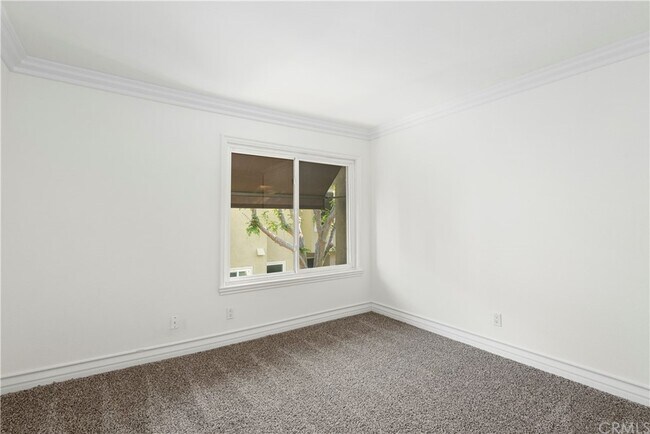 Building Photo - 5749 E Creekside Ave