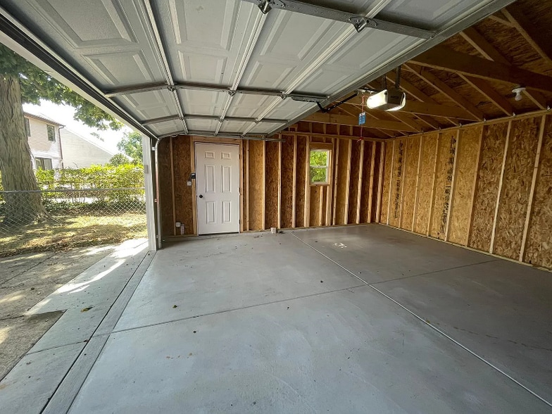 Building Photo - 1612 Parker Dr