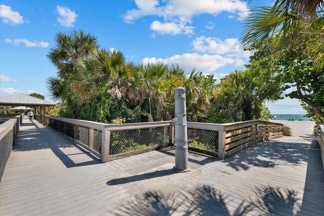 Building Photo - 14041 Bellagio Way