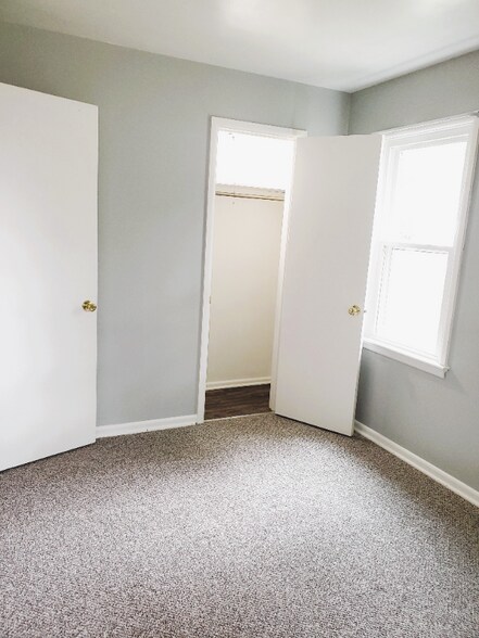 Building Photo - 425 N Blanchard St