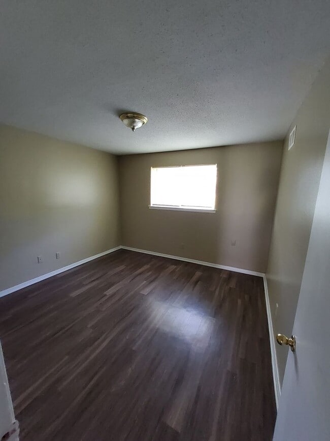 Building Photo - 3677 Hillbrook Rd