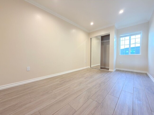 Building Photo - Modern 2BD/2BA ADU in Prime Toluca Terrace Location