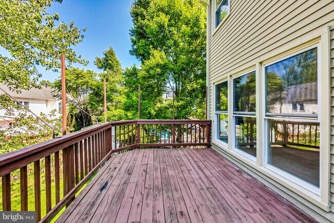 Building Photo - 6104 Cool Spring Terrace S