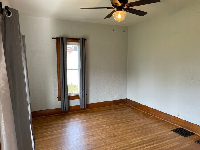 Building Photo - 10 S Preston St