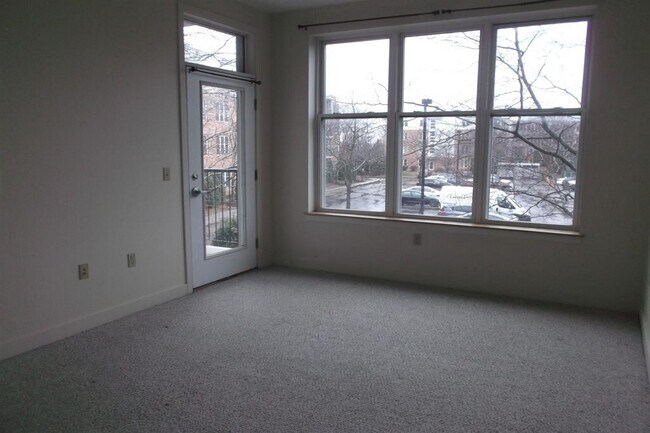 Building Photo - 370 Farrell St