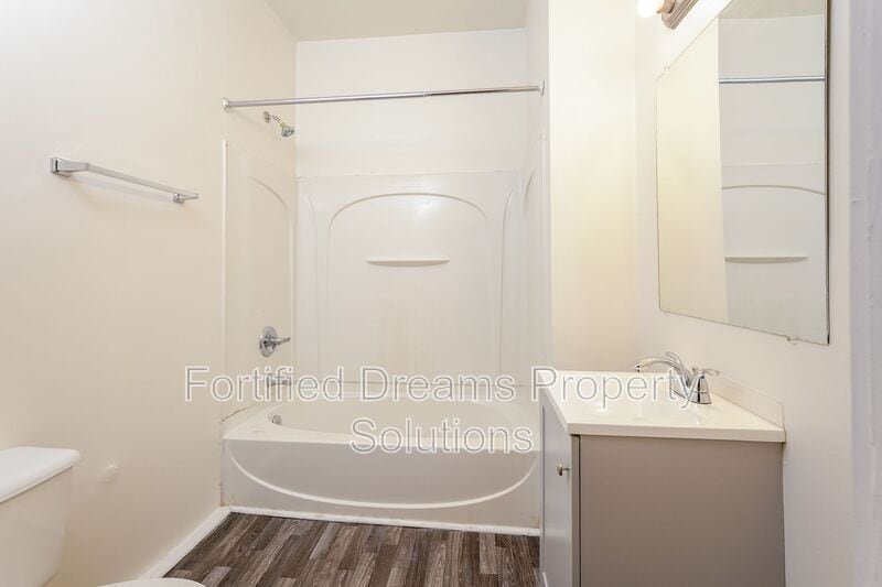 Building Photo - 420 E Twenty-Fifth St