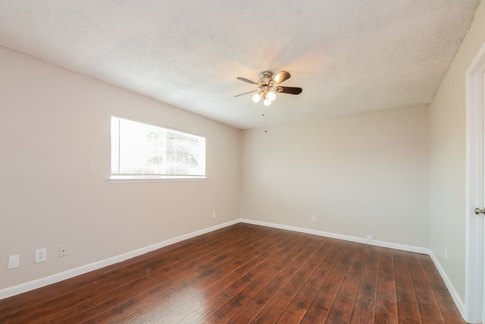 Building Photo - 6205 Magnolia Ln