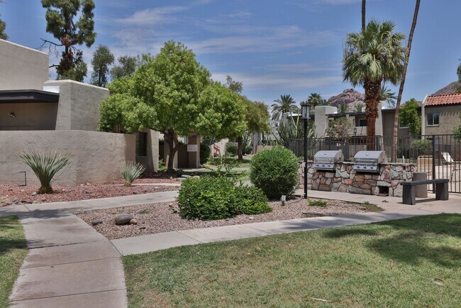 Building Photo - Arcadia condo w/patio