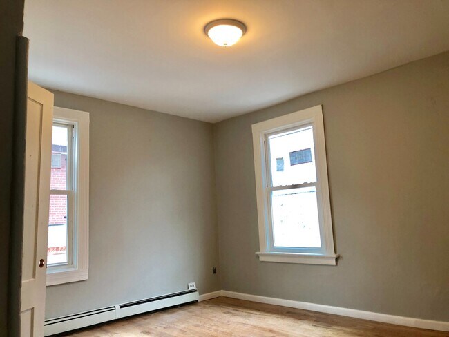 Building Photo - 27 Shelton Ave