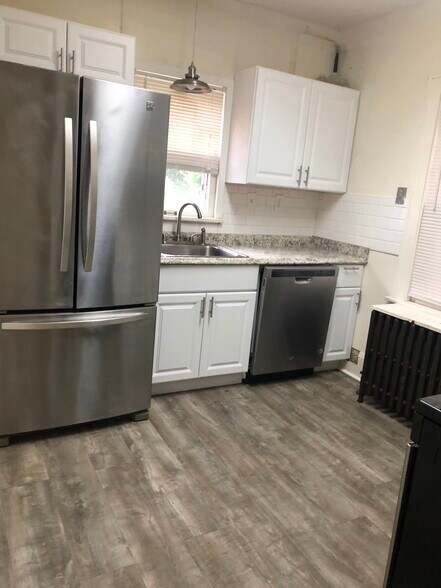 Kitchen - 1076 18th Ave SE