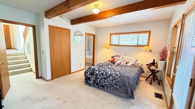 Building Photo - 54061 Linger Ln