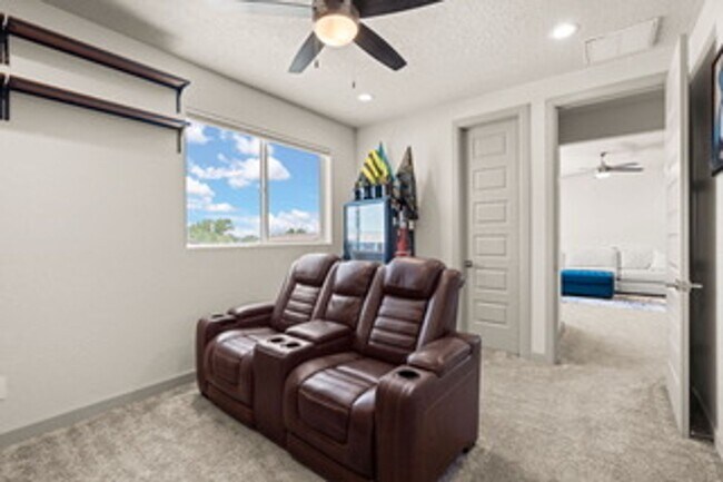 Building Photo - Like New Los Lunas Home!