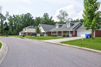 Building Photo - Oak Hollow