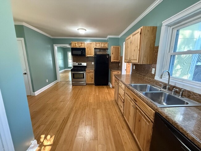 Building Photo - Spacious Two-Bedroom Home