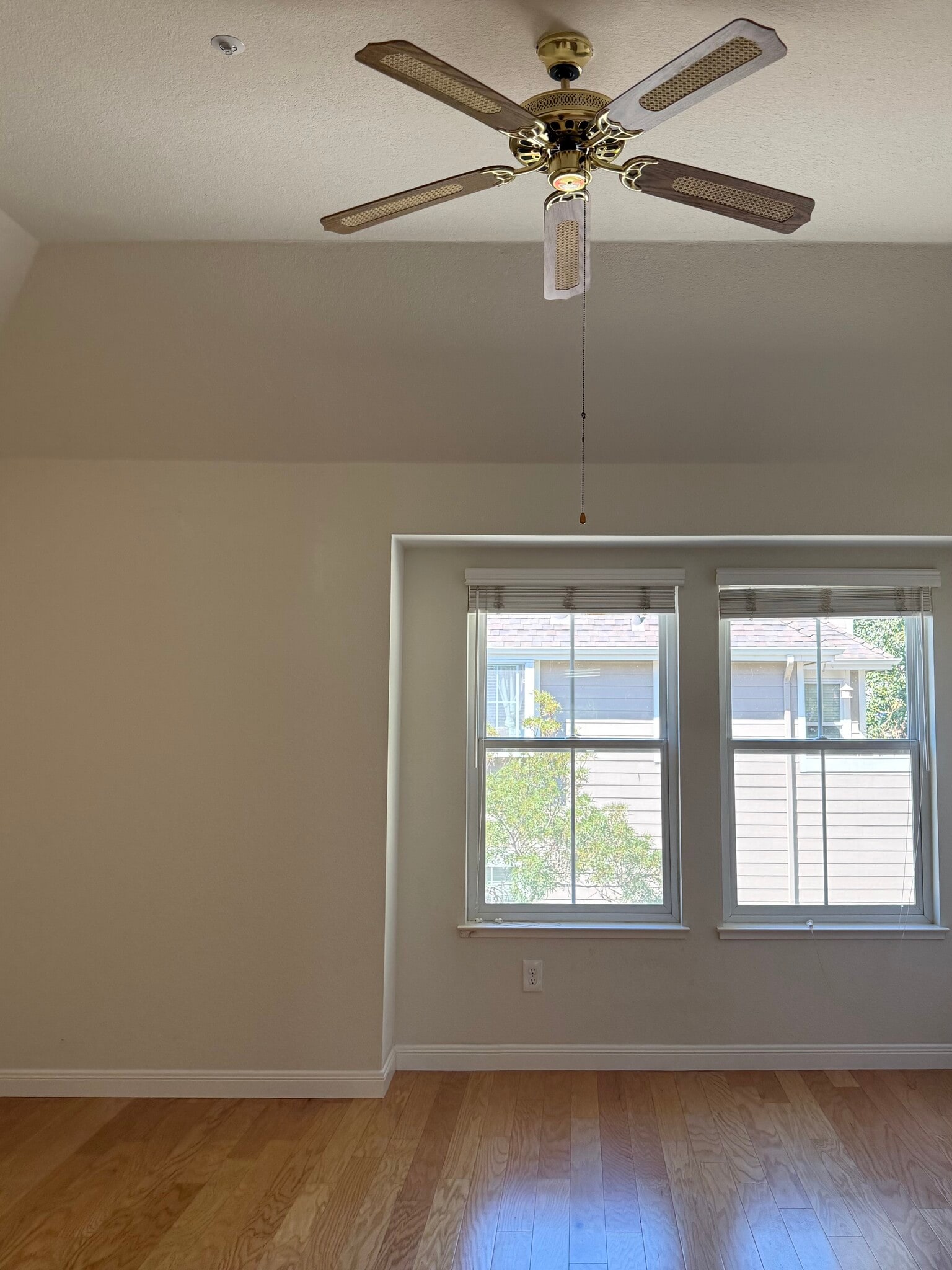 Main bedroom (partial view) - 1042 Hull Ln