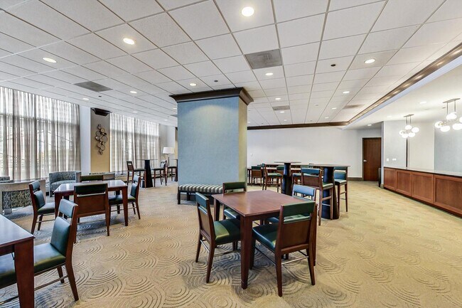 Building Photo - 420 E Waterside Dr