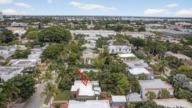 Building Photo - Historic West Palm Beach single-family home, with guest cottage!