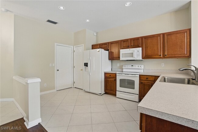 Building Photo - 8310 Village Edge Cir