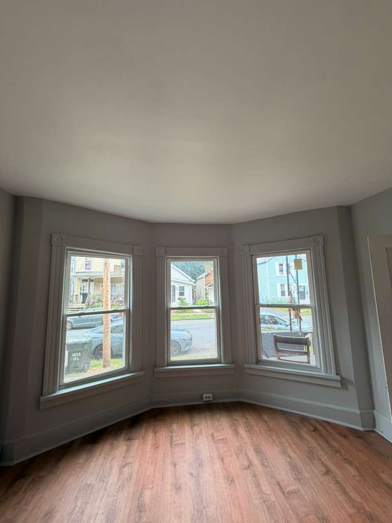 Building Photo - 506 3rd St