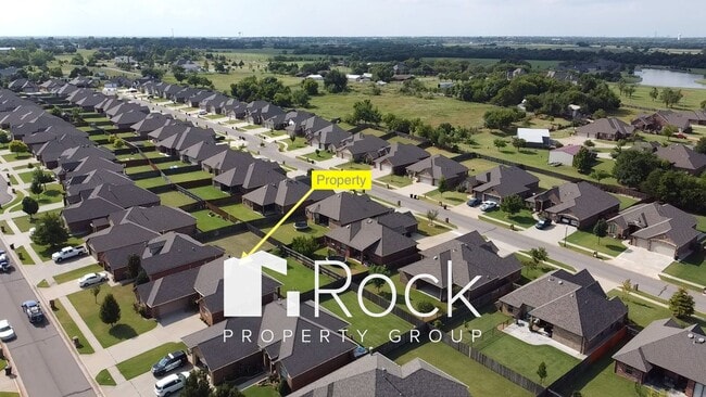 Building Photo - MOVE IN SPECIAL FOR JANUARY MOVE INS! 3 Bedroom, 2 Bath, 2 Car Garage - SELF TOURS AVAILABLE SOON!