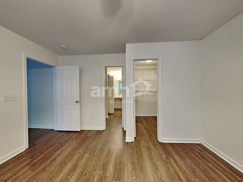 Building Photo - 6 Mystique Falls Ct