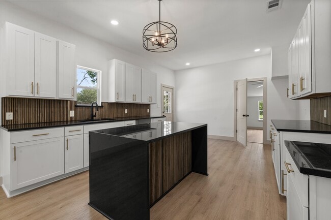 Building Photo - 402 E Charles St