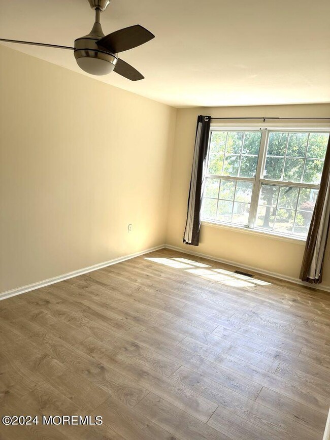 Building Photo - 6 Mulberry Ln
