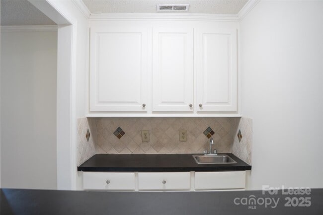 Building Photo - 500 Kirby Ln
