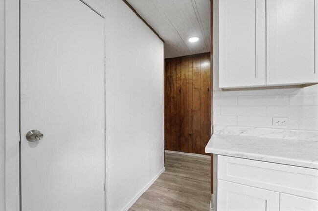 Building Photo - 23393 Nameless Rd