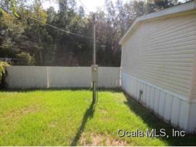 Building Photo - 3 Bed 2 Bath w/ HUGE screen porch on partially FENCED 1/3 Acre!