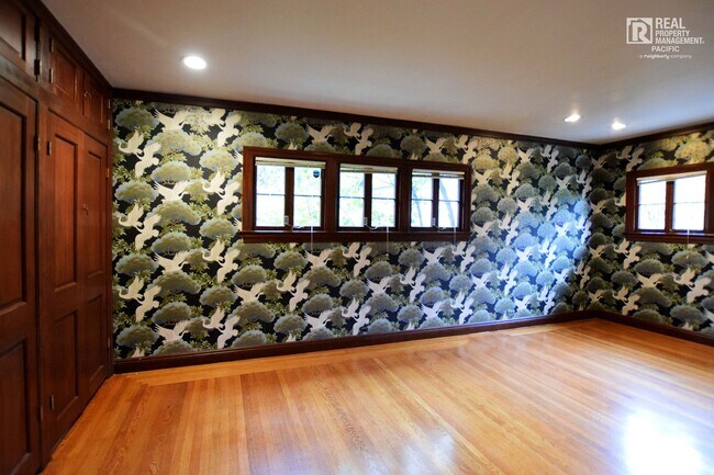 Building Photo - Timeless 4 Bedroom in West Montclair