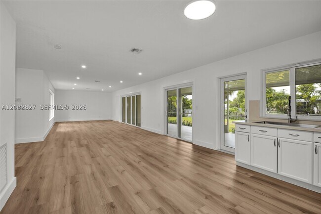 Building Photo - 6331 SW 62nd Terrace