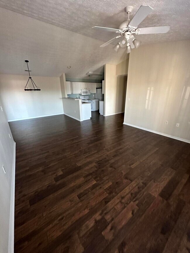 Building Photo - 600 Vincent Way