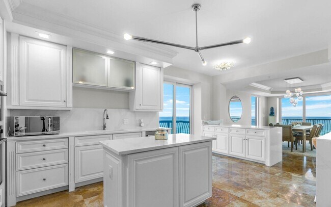 Building Photo - 5150 N Ocean Dr