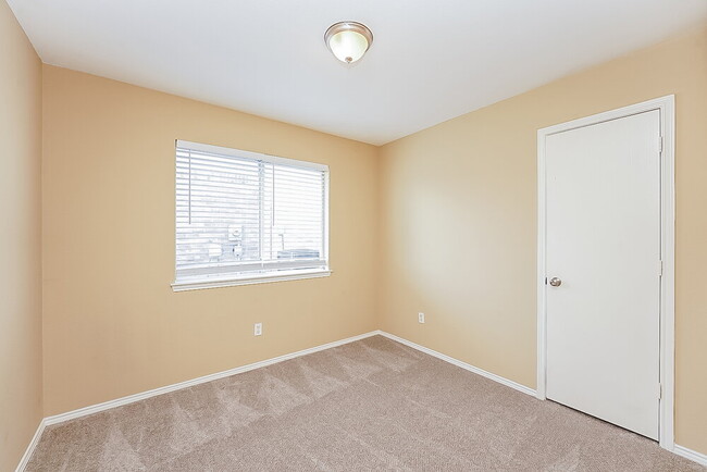 Building Photo - 9731 Checota Dr