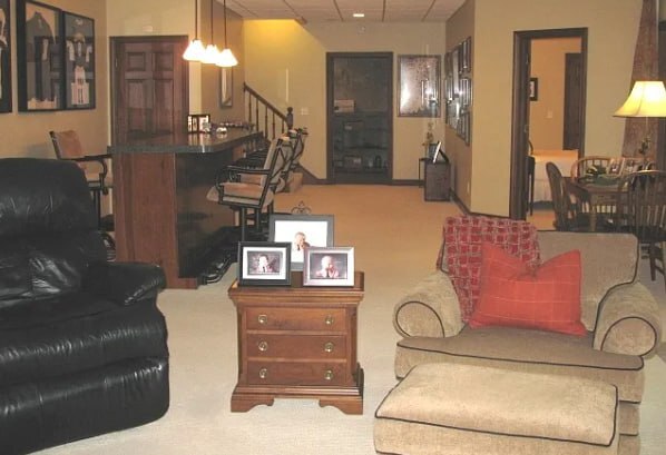 Building Photo - 3841 Valley View Dr