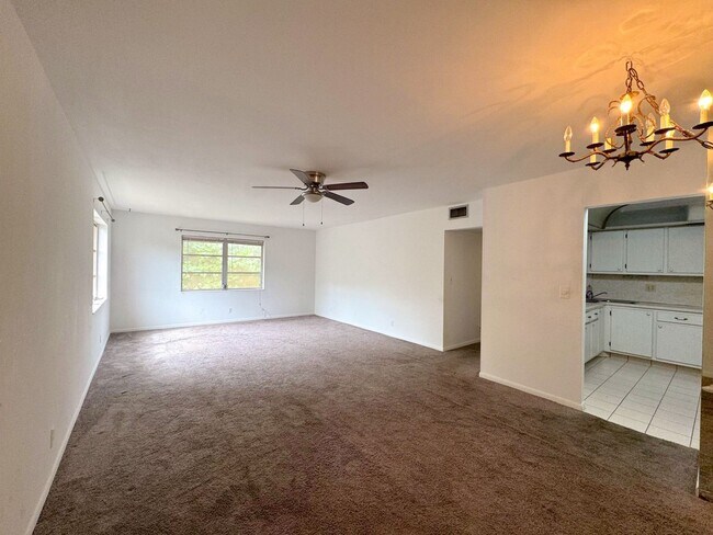 Building Photo - 12 NE 19th Ct