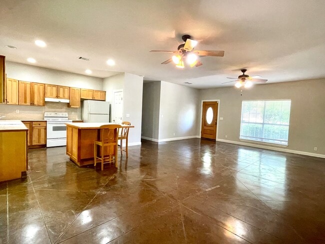 Building Photo - 104 Bermuda Dr