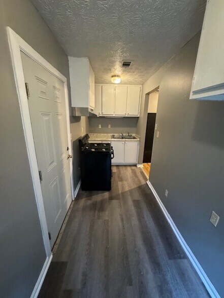 Building Photo - 1340 Rhodes St