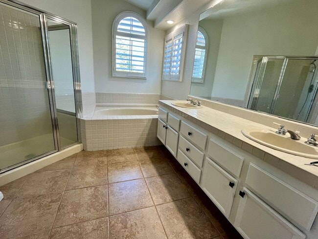 Building Photo - 4 Bedroom 3 Bath  Rancho Del Rey -Chula Vista