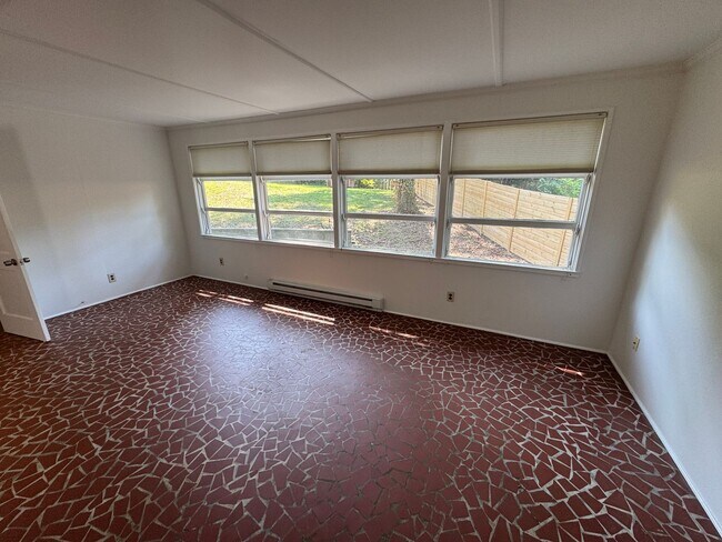Building Photo - 2611 Sherwood St