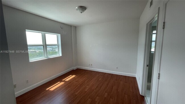 Building Photo - 14951 Royal Oaks Ln