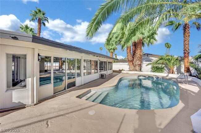 Building Photo - 2325 Sombrero Dr